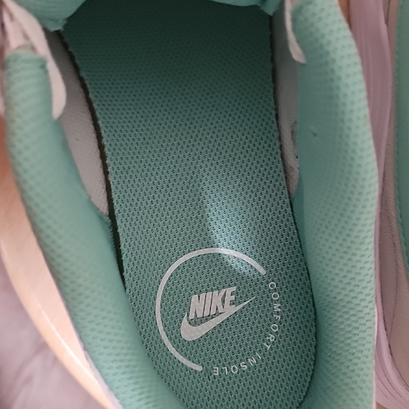 Nike Women's White and Teal Sneakers - Picture 6 of 9